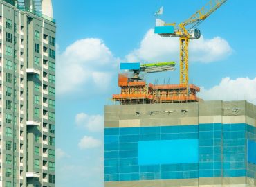 Na jakim etapie inwestycji warto zakupić mieszkanie?